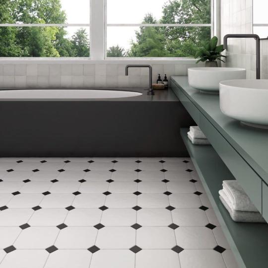 cierny biely maly vkladkovy klasicky obklad anglicky styl podlazka dlazba greska obyvacia izba kuchyna elegantna kupelna vila zamok obciansky 11.jpg